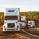 Wybór opon TIR: kluczowe cechy i porady dla kierowców ciężarówek