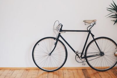 Od zardzewiałej ramy do dzieła sztuki: Twój przewodnik po malowaniu roweru